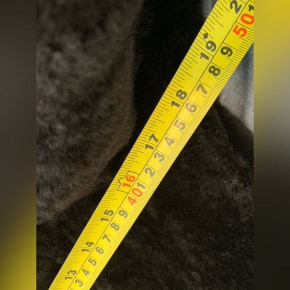 Elegant and Warm Genuine Fur & Lambskin Coat – Size M (Fits S) - Picture 11 of 13